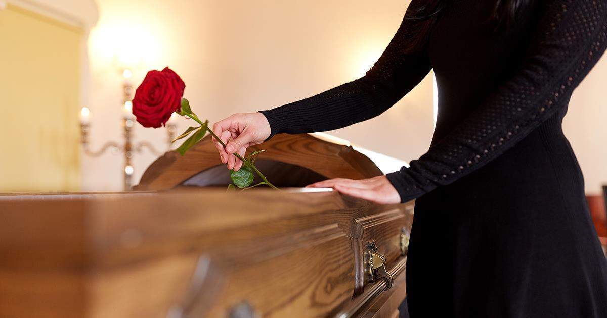 Qué significan los colores en un funeral?