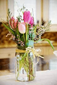 Ramos de flores en jarrones originales